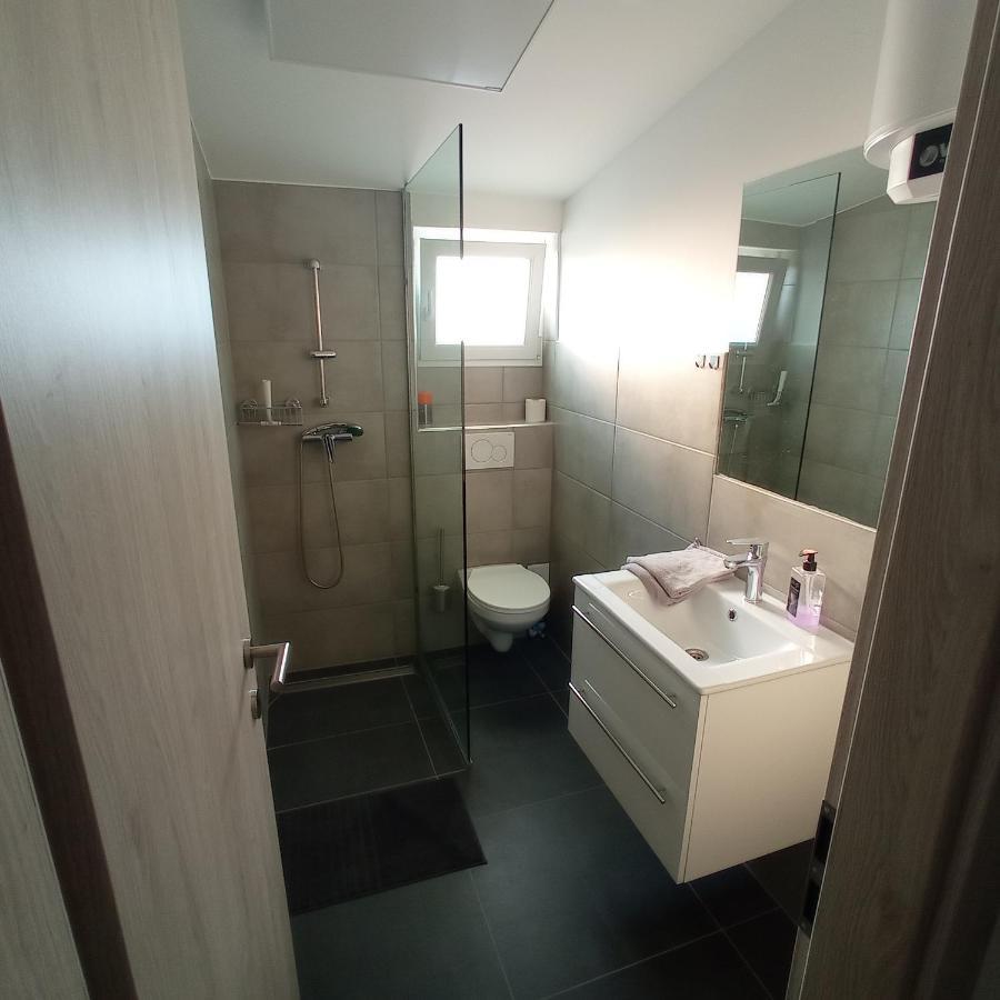 Apartmaja Eva&Pia โคเปร์ ภายนอก รูปภาพ