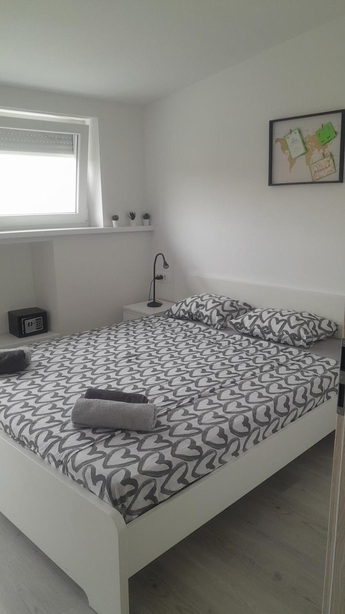 Apartmaja Eva&Pia โคเปร์ ภายนอก รูปภาพ